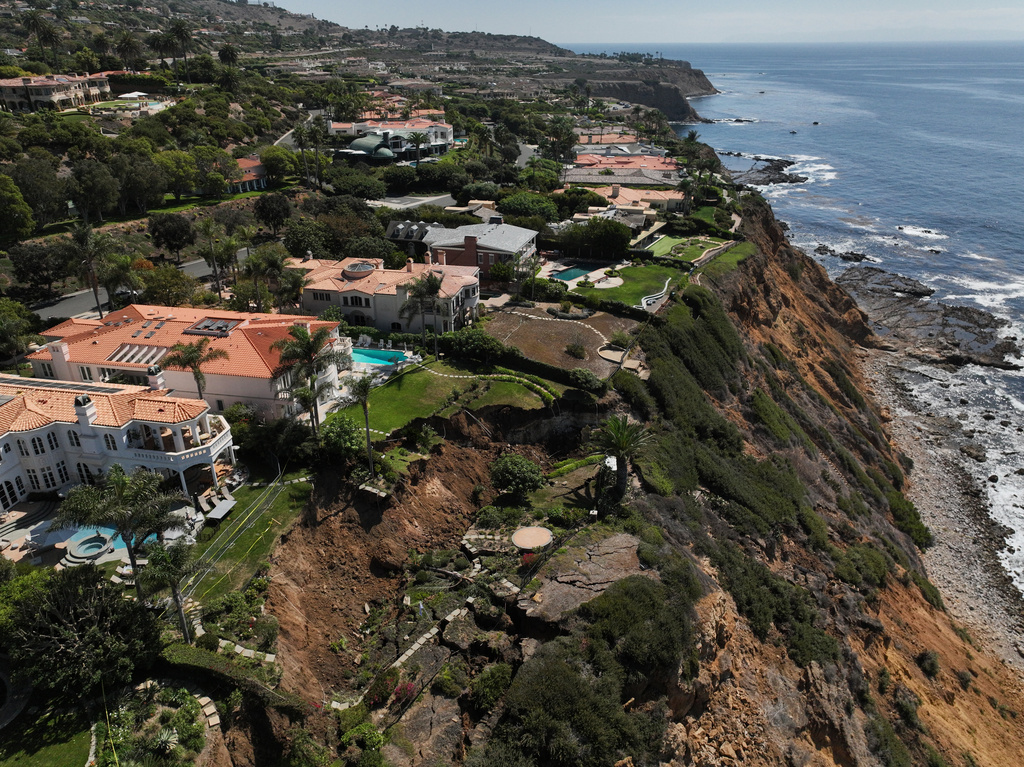 A landslide on a coastal bluff is shown from an aerial view on Tuesday, Sept. 30, 2025, in Rancho Palos Verdes, Calif. (AP Photo/Jae C. Hong)