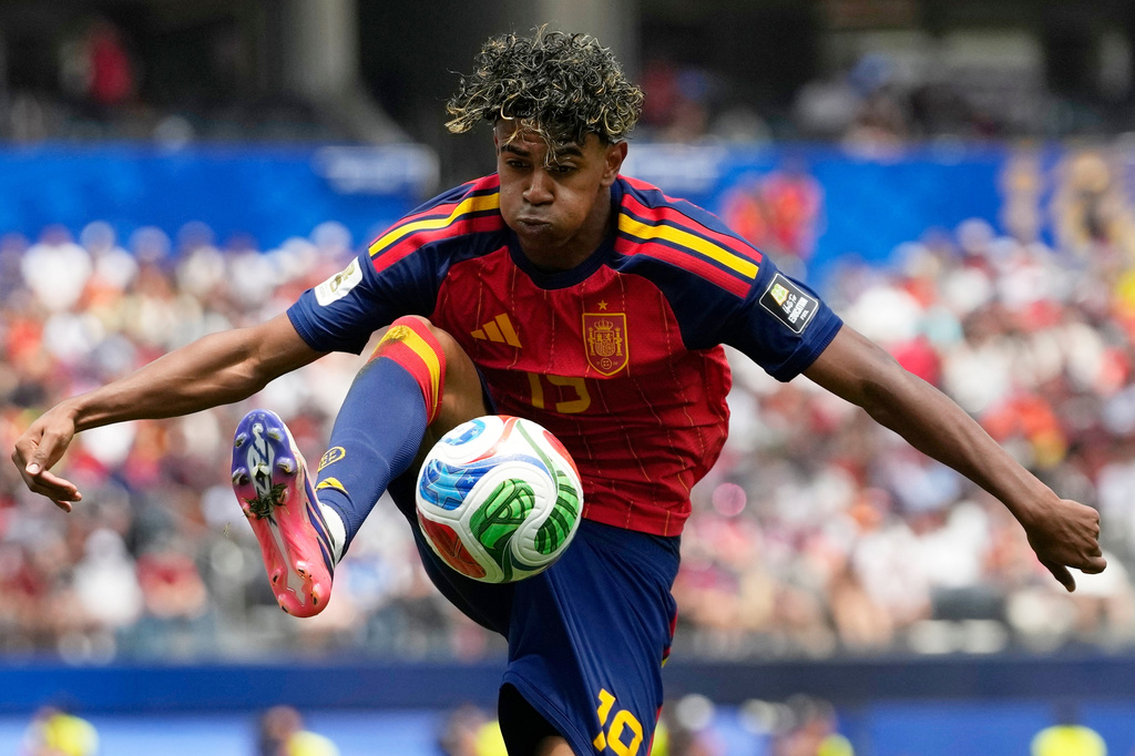 Spain's Lamine Yamal (19) controls the ball during the World Cup quarterfinal soccer match between Spain and Belgium in Inglewood, Calif., near Los Angeles, Friday, July 10, 2026. (AP Photo/Andre Penner)