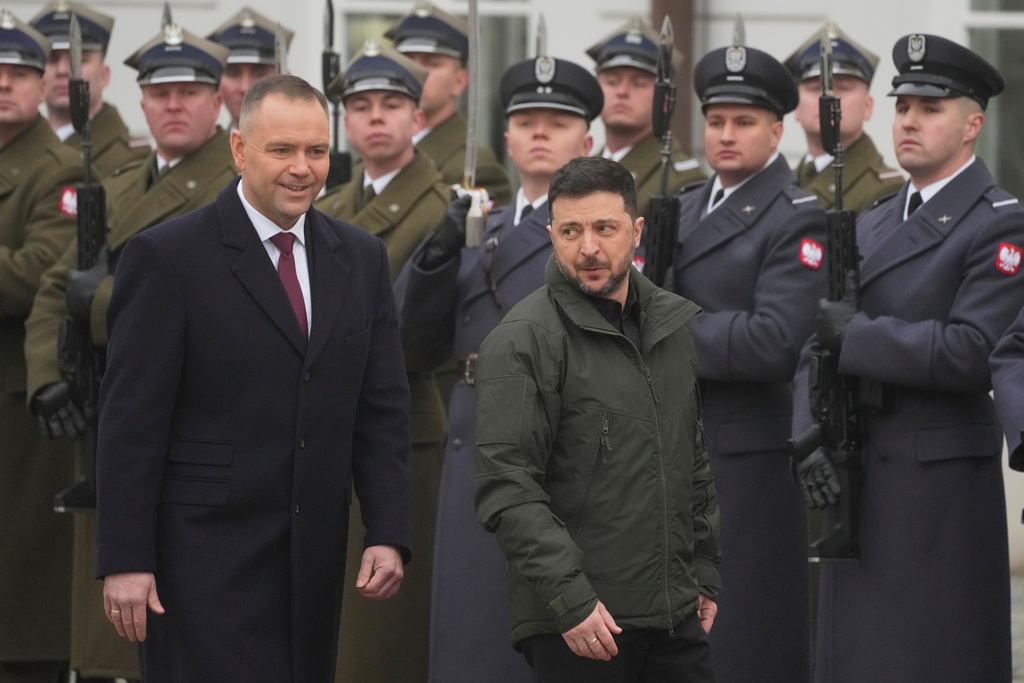 Polish President Karol Nawrocki, left, and Ukrainian President Volodymyr Zelenskyy attend an official welcome ceremony before their meeting at the Presidential Palace in Warsaw, Poland, Friday, Dec. 19, 2025. (AP Photo/Czarek Sokolowski)