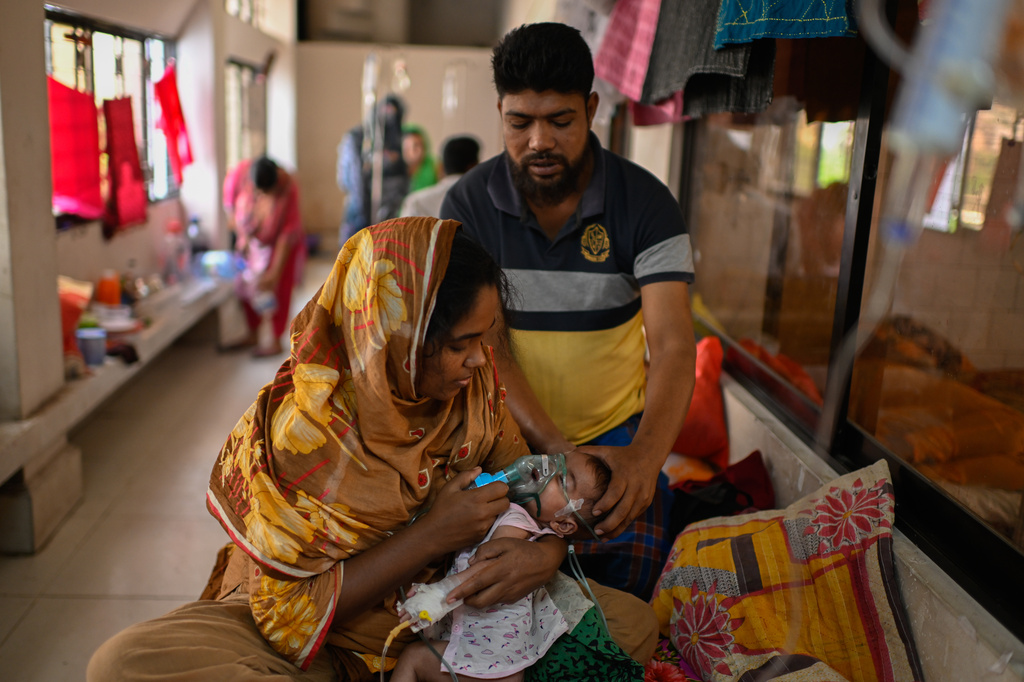 A mother administers a nebulizer treatment for her child suffering from measles at the Infectious Diseases Hospital in Dhaka, Bangladesh, Monday, April 6, 2026, amid a countrywide outbreak. (AP Photo/Mahmud Hossain Opu)