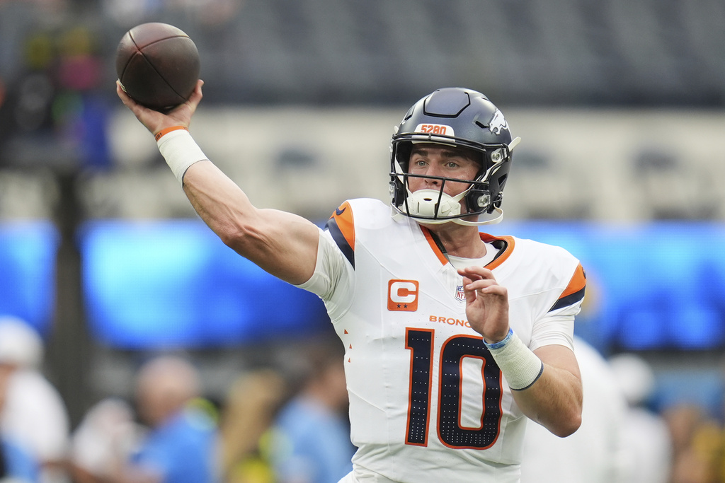 Denver Broncos quarterback Bo Nix warms up before an NFL football game against the Los Angeles Chargers, Sunday, Sept. 21, 2025, in Inglewood, Calif. (AP Photo/Gregory Bull)
