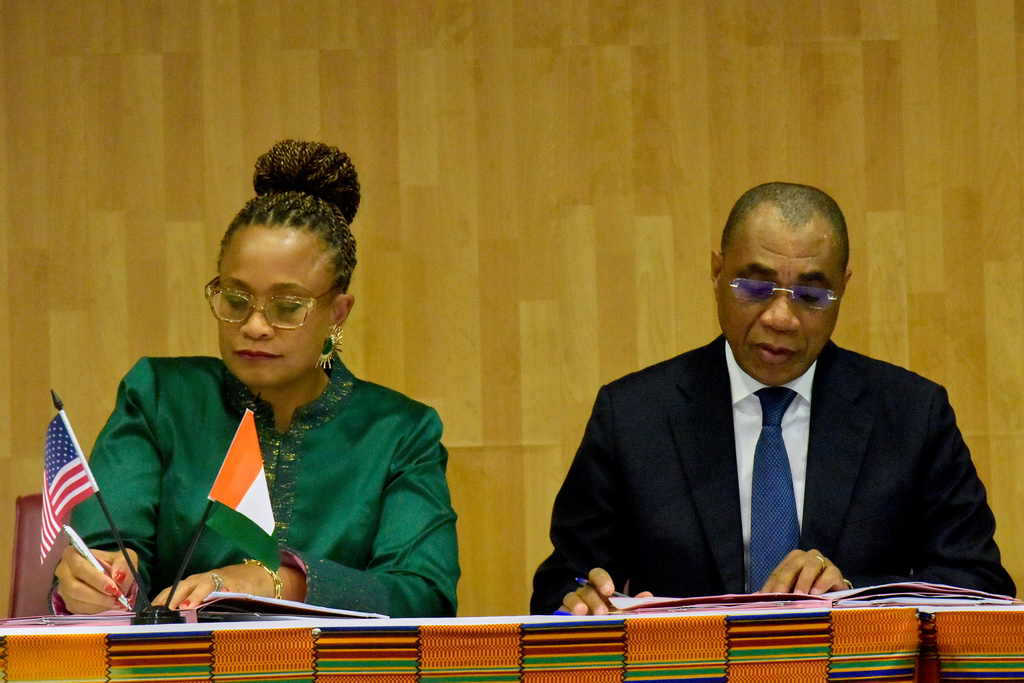 U.S. Ambassador to the Ivory Coast Jessica Davis Ba, left, and Adam Coulibaly, minister of finance and budget, sign a health agreement in Abidjan, Ivory Coast, Tuesday, Dec. 30, 2025. (AP Photo/Diomande Ble Blonde)