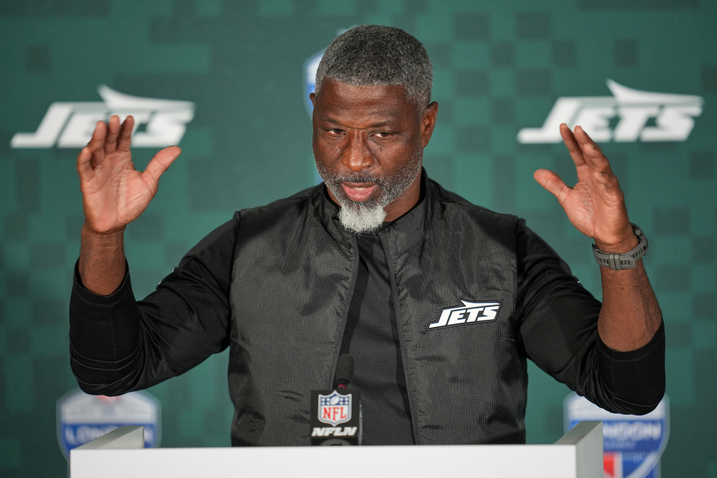 New York Jets head coach Aaron Glenn gestures during a press conference after an NFL football game between the Denver Broncos and the New York Jets, Sunday, Oct. 12, 2025, in London. (AP Photo/Kin Cheung)