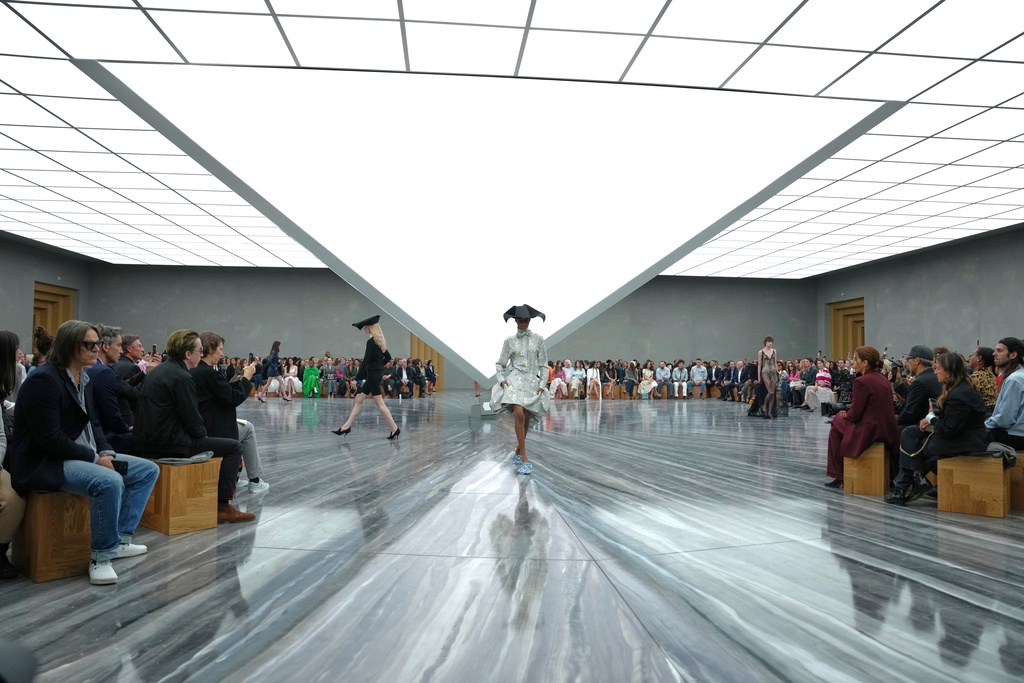 A model wears a creation as part of the Dior Spring/Summer 2026 collection presented in Paris, Wednesday, Oct. 1, 2025. (AP Photo/Aurelien Morissard)