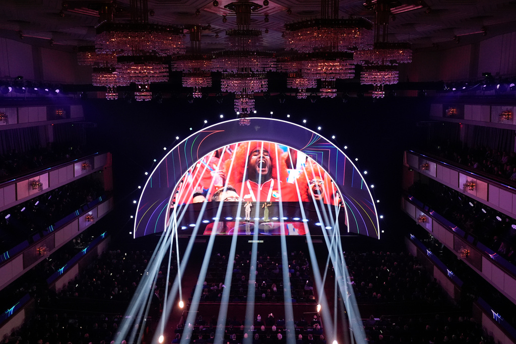 Singer Robbie Williams and singer and actor Nicole Scherzinger perform during the draw for the 2026 soccer World Cup at the Kennedy Center in Washington, Friday, Dec. 5, 2025. (AP Photo/Alex Brandon)