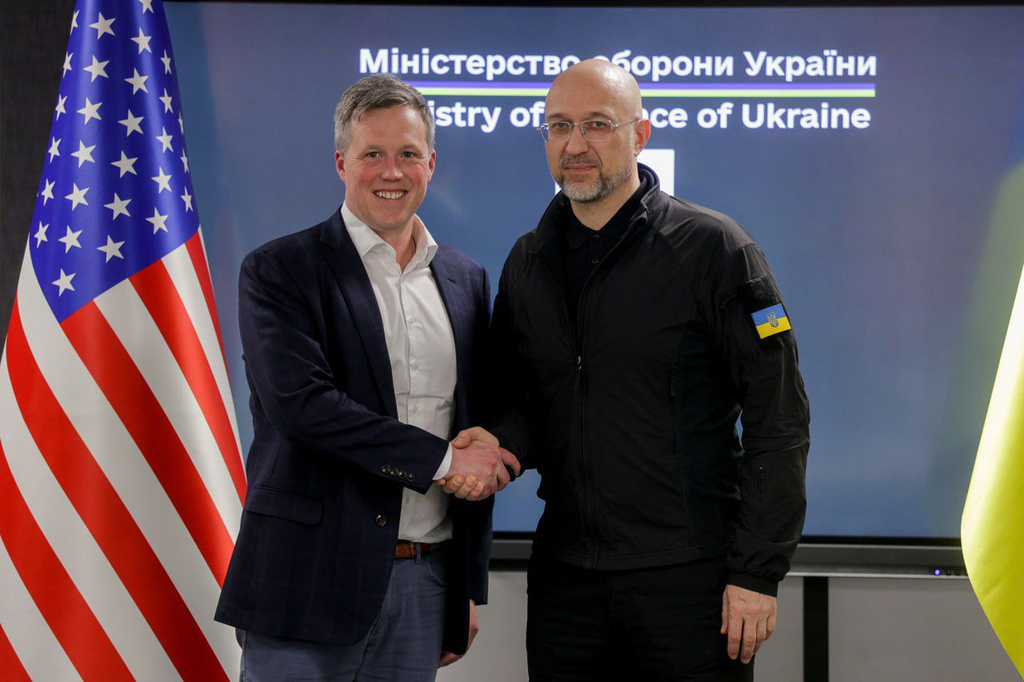 In this photo provided by the Ukrainian Defense Ministry Press Office, Ukrainian Defense Minister Denys Shmyhal, right, shakes hands with US Secretary of the Army Dan Driscoll in Kyiv, Ukraine, Wednesday, Nov. 19, 2025. (Ukrainian Defense Ministry Press Office via AP)