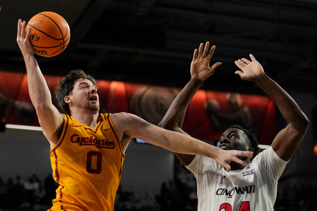 Iowa State guard Nate Heise (0) drives to the basket past Cincinnati forward Tyler McKinley (24) during the first half of an NCAA college basketball game, Saturday, Jan. 17, 2026, in Cincinnati. (AP Photo/Carolyn Kaster)
