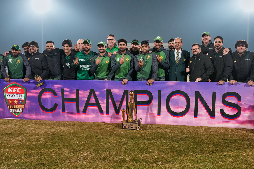 Pakistan's players and officials pose for photograph with the winning trophy after the final of tri-series T20 cricket match between Pakistan and Sri Lanka, in Rawalpindi, Pakistan, Saturday, Nov. 29, 2025. (AP Photo/Anjum Naveed)