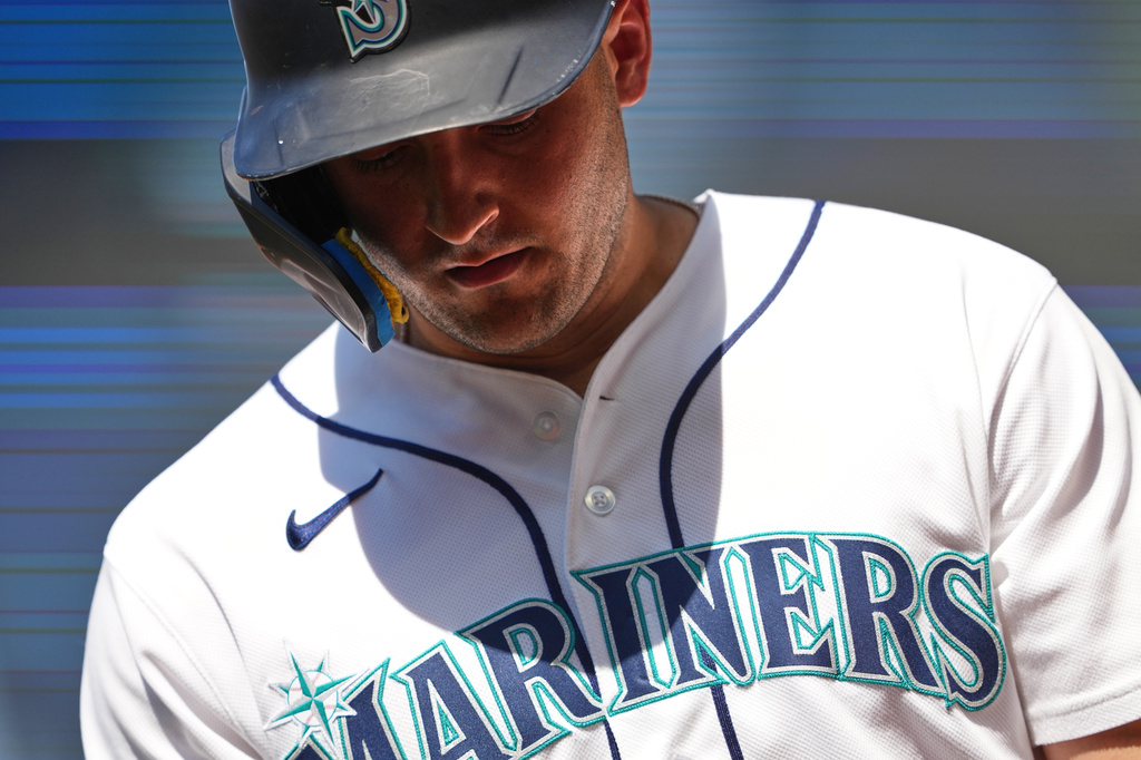 Seattle Mariners' Dominic Canzone walks back to the dugout after grounding out during the eighth inning of a baseball game against the Cincinnati Reds, Wednesday, July 22, 2026, in Seattle. (AP Photo/Lindsey Wasson)