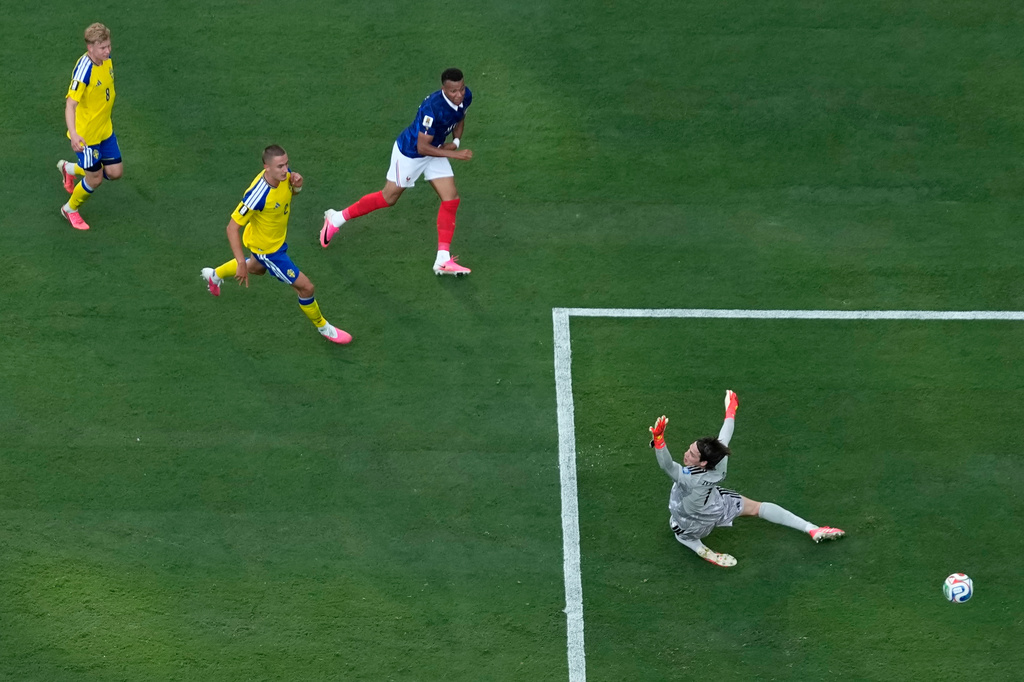 France's Kylian Mbappé (10) scores his team's third goal against Sweden's Jacob Widell Zetterström (1) during a World Cup round of 32 soccer match between France and Sweden in East Rutherford, N.J., near New York, Tuesday, June 30, 2026. (AP Photo/Matt Slocum)
