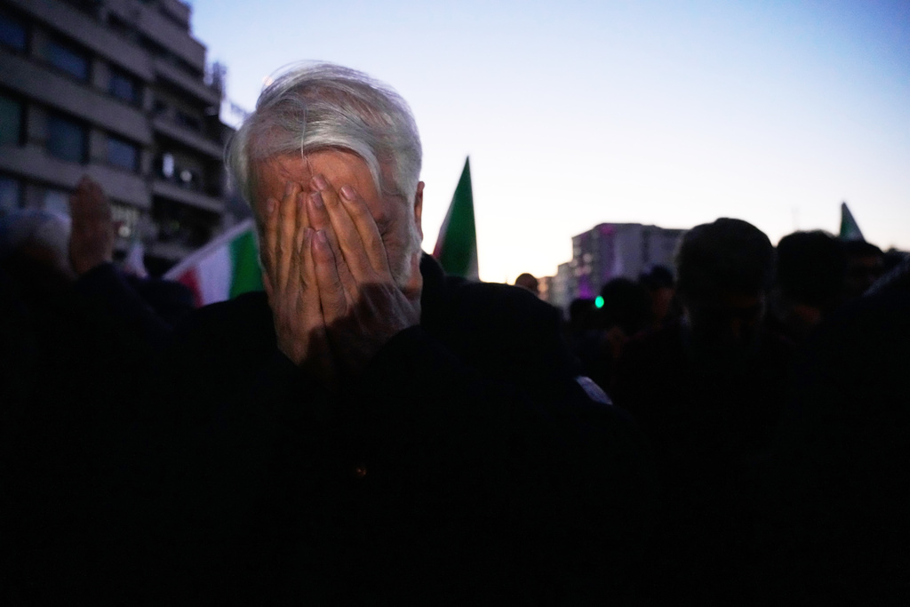 A government supporter mourns in a gathering after state TV officially announced the death of Iranian Supreme Leader Ayatollah Ali Khamenei, in Tehran, Iran, Sunday, March 1, 2026. (AP Photo/Vahid Salemi)