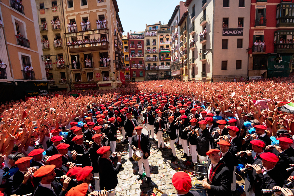 Revelers celebrate as the txupinazo, the traditional rocket marking the start of the San Fermín festival, kicks off nine days of uninterrupted festivities in Pamplona, Spain, Monday, July 6, 2026. (AP Photo/Miguel Oses)