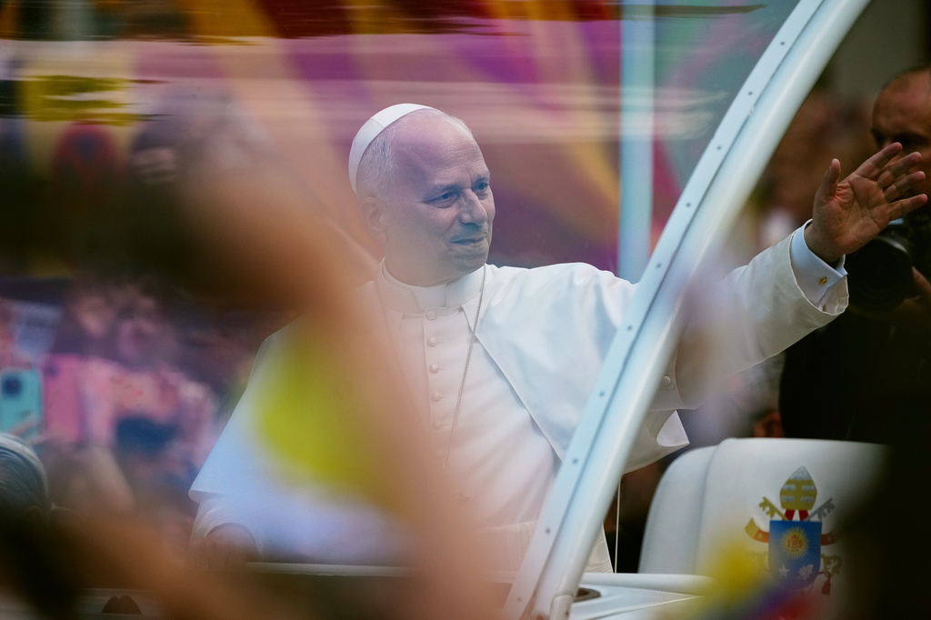 Pope Leo XIV waves as he arrives to celebrate Mass at the Basilica of the Sagrada Familia in Barcelona, Spain, Wednesday, June 10, 2026. (AP Photo/Joan Mateu Parra)