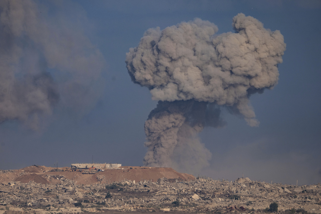 Smoke rises to the sky following an Israeli military strike in the northern Gaza Strip, as seen from southern Israel, Sunday, Aug. 31, 2025. (AP Photo/Maya Levin)