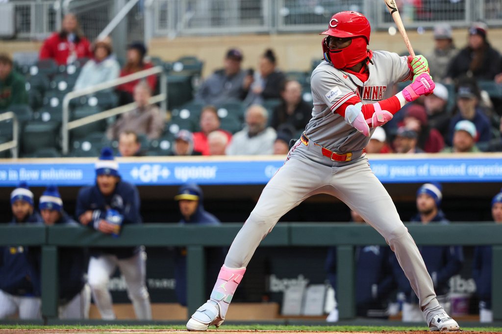 Cincinnati Reds shortstop Elly de la Cruz bats against the Minnesota Twins during the first inning of a baseball game Friday, April 17, 2026, in Minneapolis. (AP Photo/Ellen Schmidt)