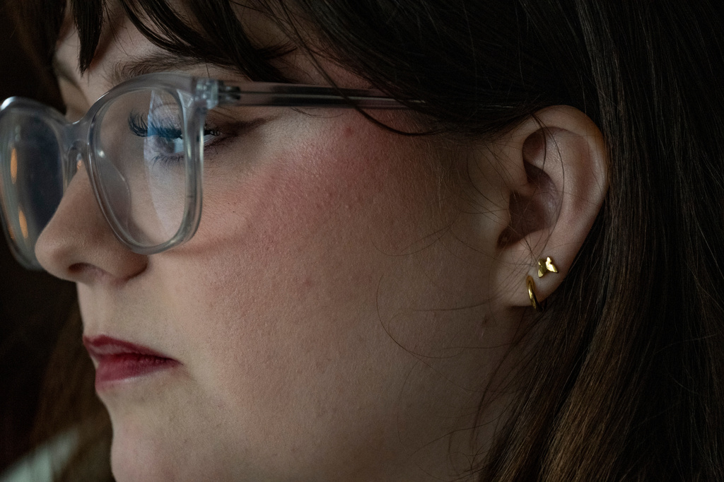 Kate poses for a portrait in her apartment in Kentucky, Wednesday, Dec. 10, 2025. (AP Photo/Michael Swensen)