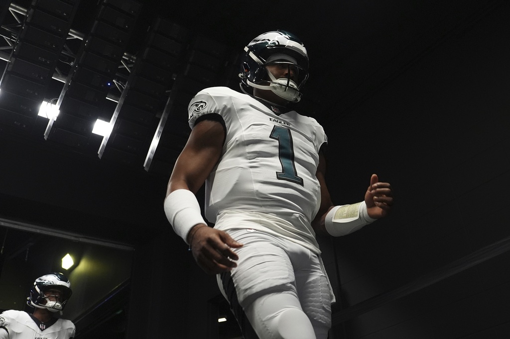 Philadelphia Eagles quarterback Jalen Hurts (1) heads to the field before an NFL preseason football game against the Cincinnati Bengals on Thursday, Aug. 7, 2025, in Philadelphia. (AP Photo/Matt Slocum)
