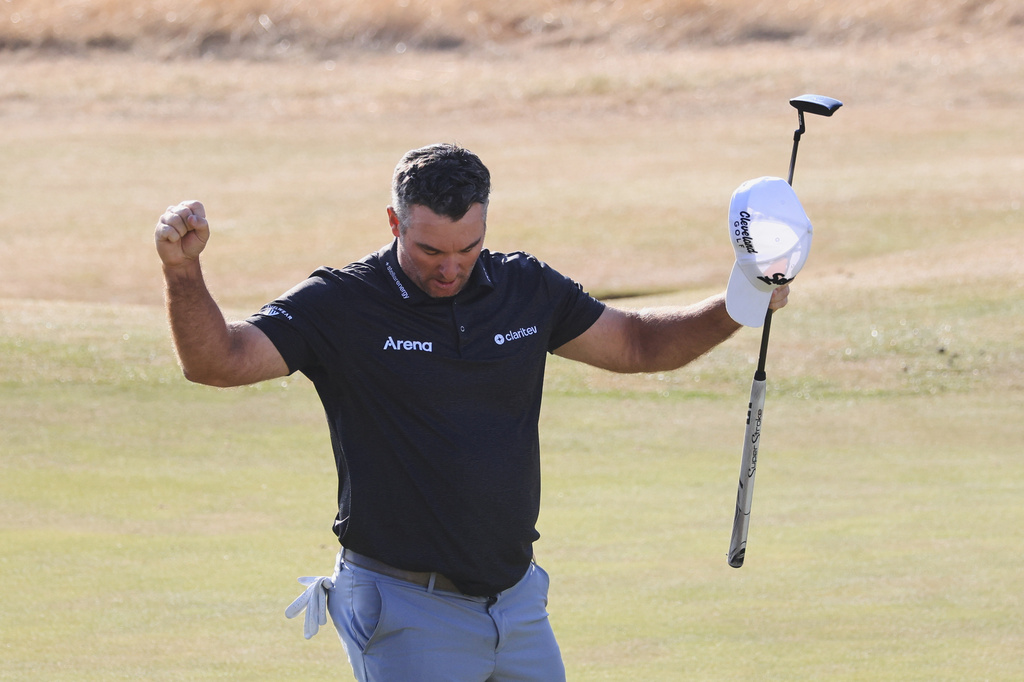Ryan Fox of New Zealand celebrates on the 18th green after winning the British Open Golf championships at Royal Birkdale golf club, in Southport, England, Sunday, July 19, 2026. (AP Photo/Peter Morrison)