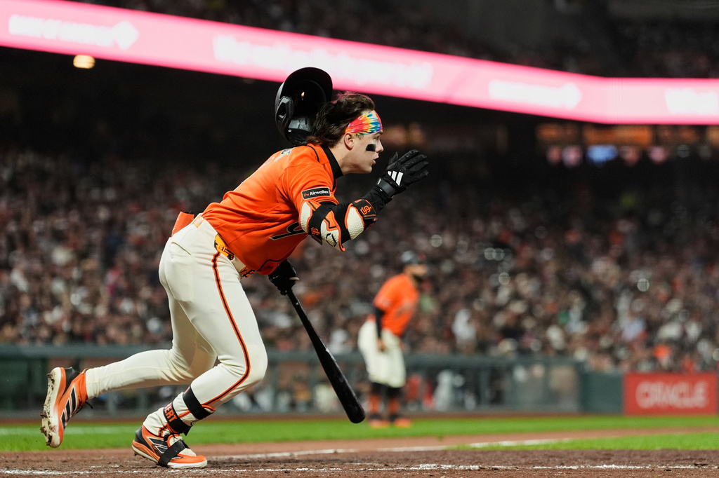 San Francisco Giants' Drew Gilbert runs after hitting an RBI single during the seventh inning of a baseball game against the Pittsburgh Pirates, Friday, May 8, 2026, in San Francisco. (AP Photo/Godofredo A. Vásquez)