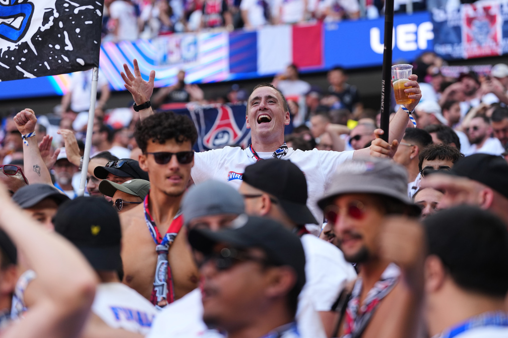 FILE - PSG fans cheer for their team before the Champions League final soccer match between Paris Saint-Germain and Arsenal in Budapest, Hungary, May 30, 2026. (AP Photo/Andreea Alexandru, File)