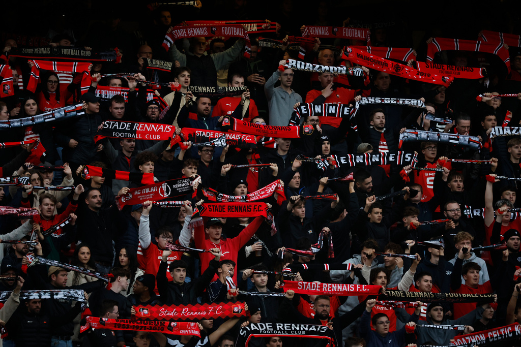 Rennes' fans chant in the stands before the French League One soccer match between Rennes and Nice, Sunday Oct. 26, 2025 in Rennes, western France. (AP Photo/Jeremias Gonzalez)