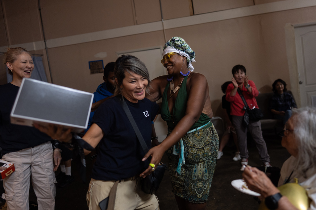 Deoujahne Darc, center right, is congratulated by Bok Seo, a volunteer from a local Korean church, after winning first prize at Skid Row’s inaugural talent show in downtown Los Angeles, Saturday, Sept. 19, 2026. (AP Photo/Jae C. Hong)