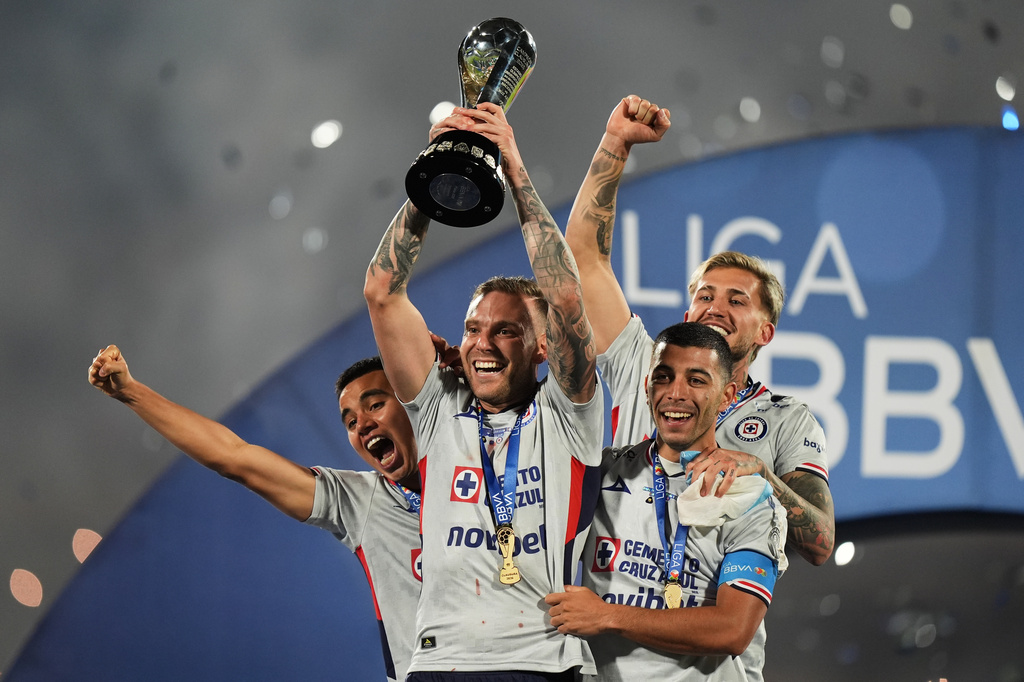Cruz Azul's players celebrate with the trophy after winning the Mexican soccer league final against Pumas in Mexico City, Sunday, May 24, 2026. (AP Photo/Fernando Llano)