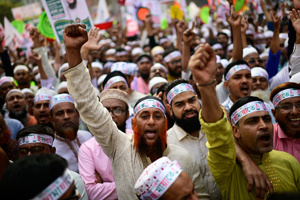 Supporters of Bangladesh's Jamaat-e-Islami and seven allied political parties shout slogans during a rally to present their demands before the next general election, expected to be held in February, in Dhaka, Bangladesh, Tuesday, Nov. 11, 2025. (AP Photo/Mahmud Hossain Opu)