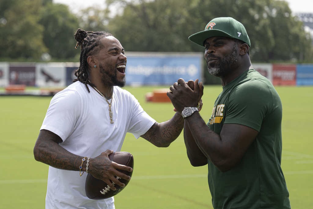 Former Philadelphia Eagles stars Michael Vick, right, and DeSean Jackson greet each other at the Eagles' NFL football training camp Tuesday, Aug. 12, 2025, in Philadelphia. Now head coaches at Norfolk State and Delaware State respectively, Vick and Jackson are set to face off in a highly anticipated matchup on Oct. 30 at Lincoln Financial Field. (Jose F. Moreno/The Philadelphia Inquirer via AP)