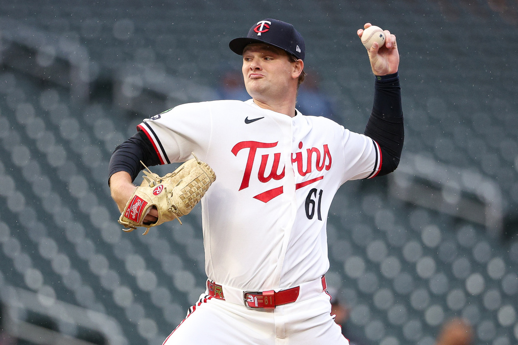 Minnesota Twins starting pitcher Connor Prielipp delivers against the Seattle Mariners during the second inning of a baseball game, Monday, April 27, 2026, in Minneapolis. (AP Photo/Matt Krohn)
