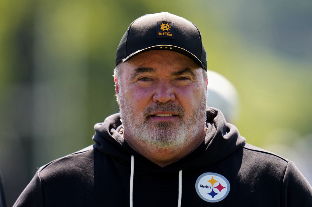 Pittsburgh Steelers head coach Mike McCarthy watches the NFL team's camp in Latrobe, Pa., Friday, July 31, 2026. (AP Photo/Gene J. Puskar)