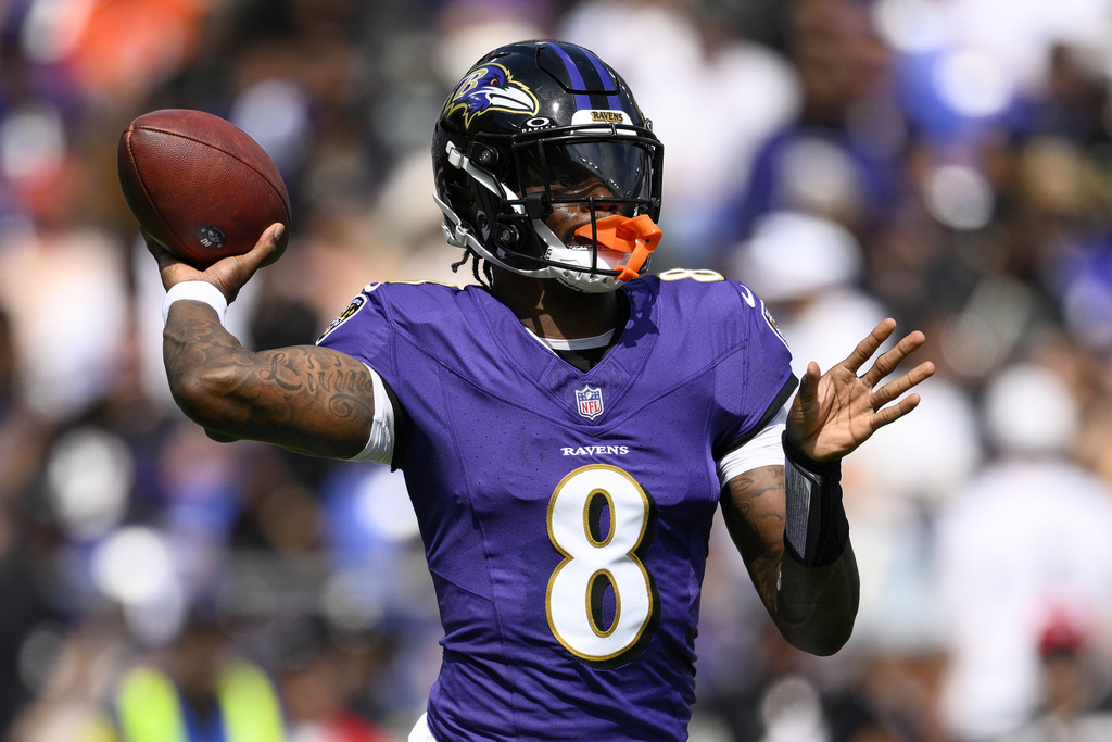 Baltimore Ravens quarterback Lamar Jackson passes against the Cleveland Browns during the first half of an NFL football game, Sunday, Sept. 14, 2025, in Baltimore. (AP Photo/Nick Wass)