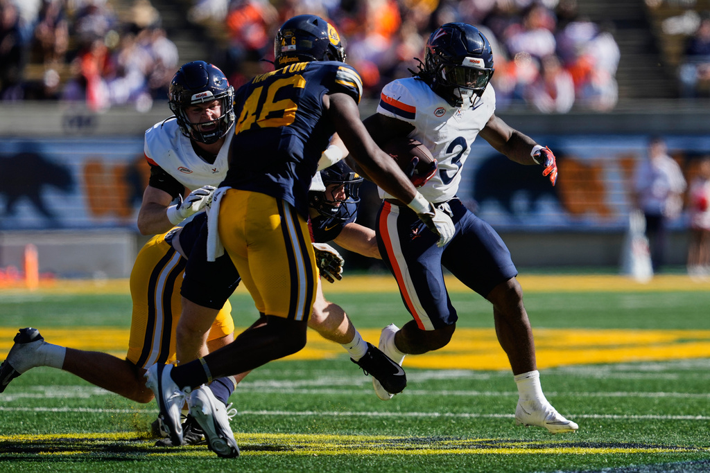Virginia running back J'Mari Taylor (3) runs the ball during the first half of an NCAA college football game against California, Saturday, Nov. 1, 2025, in Berkeley, Calif. (AP Photo/Godofredo A. Vásquez)