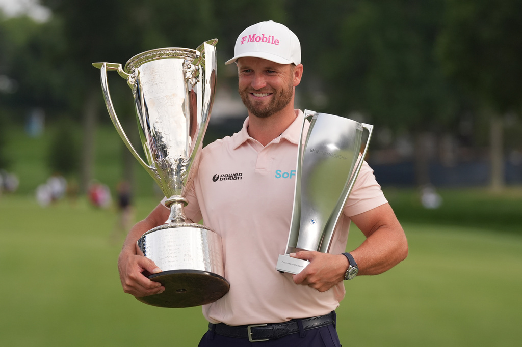 Wyndham Clark holds the Wanamaker Trophy and the BMW trohy after winning the BMW Championship golf tournament, Sunday, Aug. 23, 2026, in St. Louis. (AP Photo/Jeff Roberson)