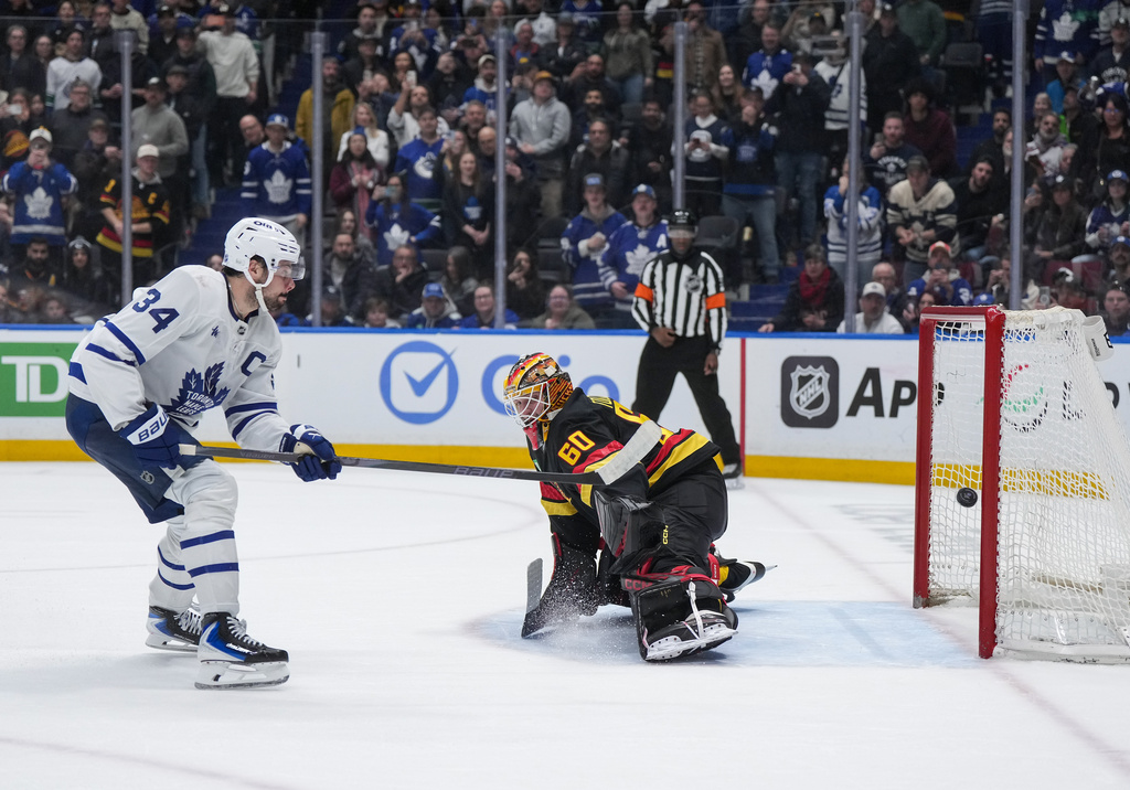 Toronto Maple Leafs' Auston Matthews (34) scores against Vancouver Canucks goalie Nikita Tolopilo (60) during a shootout in an NHL hockey game, in Vancouver, on Saturday, Jan. 31, 2026. (Darryl Dyck/The Canadian Press via AP)