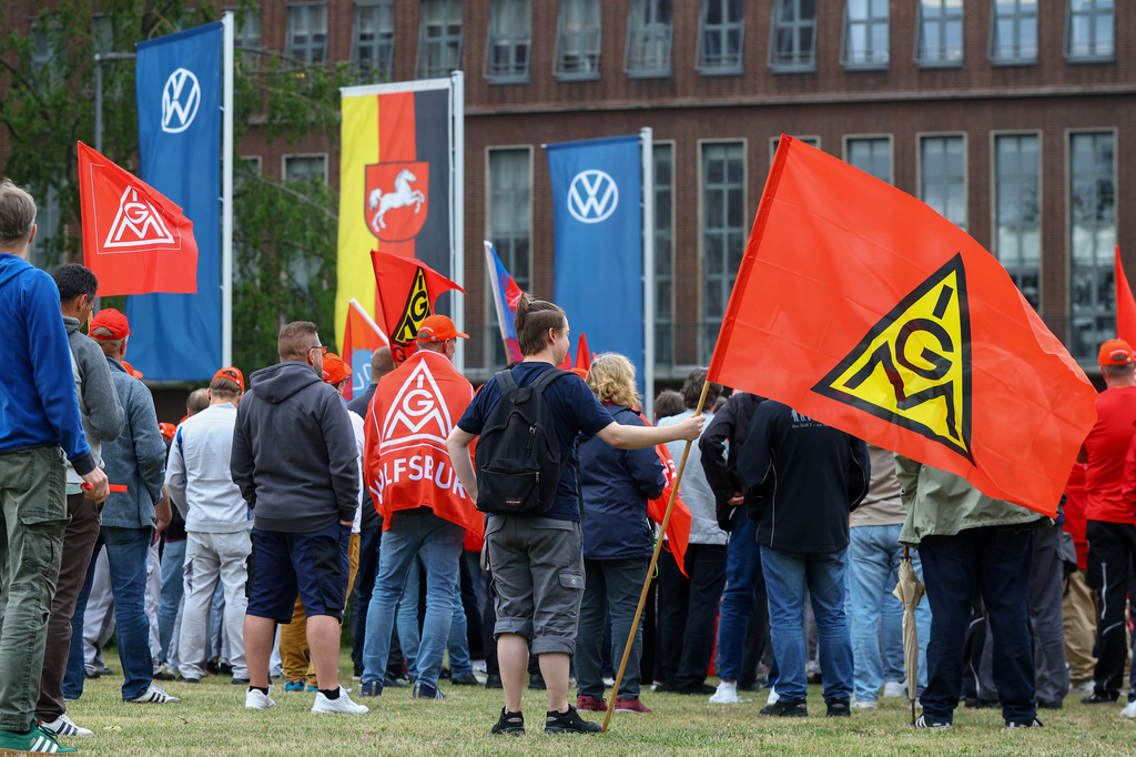 Employees of carmaker Volkswagen AG and IG Metall union members rally on the grounds of the Volkswagen headquarters on the day of the supervisory board meeting, in Wolfsburg, Germany, Thursday, July 9, 2026. (Lisi Niesner/Pool Photo via AP)