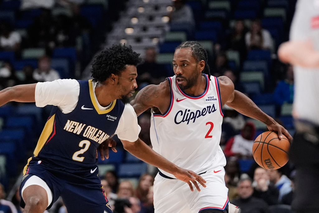 Los Angeles Clippers forward Kawhi Leonard (2) drives to the basket against New Orleans Pelicans forward Herbert Jones (2) in the first half of an NBA basketball game, Wednesday, March 18, 2026, in New Orleans. (AP Photo/Gerald Herbert)
