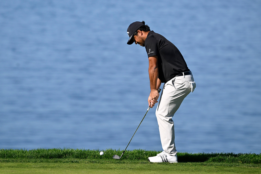 Xander Schauffele chips on the fourth hole on the South Course at Torrey Pines during the first round of the Farmers Insurance Open golf tournament Thursday, Jan. 29, 2026, in San Diego. (AP Photo/Denis Poroy)