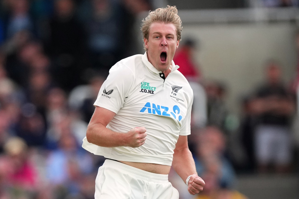 New Zealand's Kyle Jamieson celebrates taking the wicket of England's Jamie Smith during the first day of the test match between England and New Zealand at Lord's cricket ground in London, Thursday, June 4, 2026. (AP Photo/Kirsty Wigglesworth)