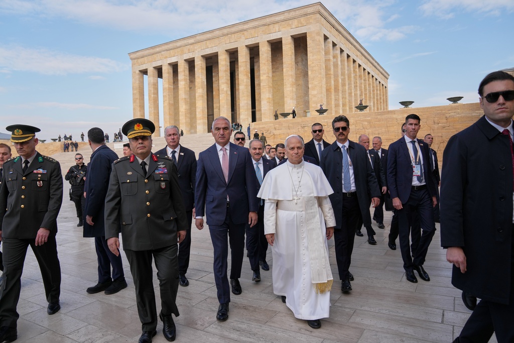 Pope Leo XIV arrives at the Ataturk Mausoleum in Ankara, Turkey, Thursday, Nov. 27, 2025. (AP Photo/Domenico Stinellis)