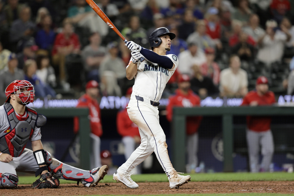 Seattle Mariners' Leo Rivas hits a two RBI walk-off home run off St. Louis Cardinals pitcher Ryan Fernandez during the 13th inning in a baseball game Wednesday, Sept. 10, 2025, in Seattle. (AP Photo/John Froschauer)