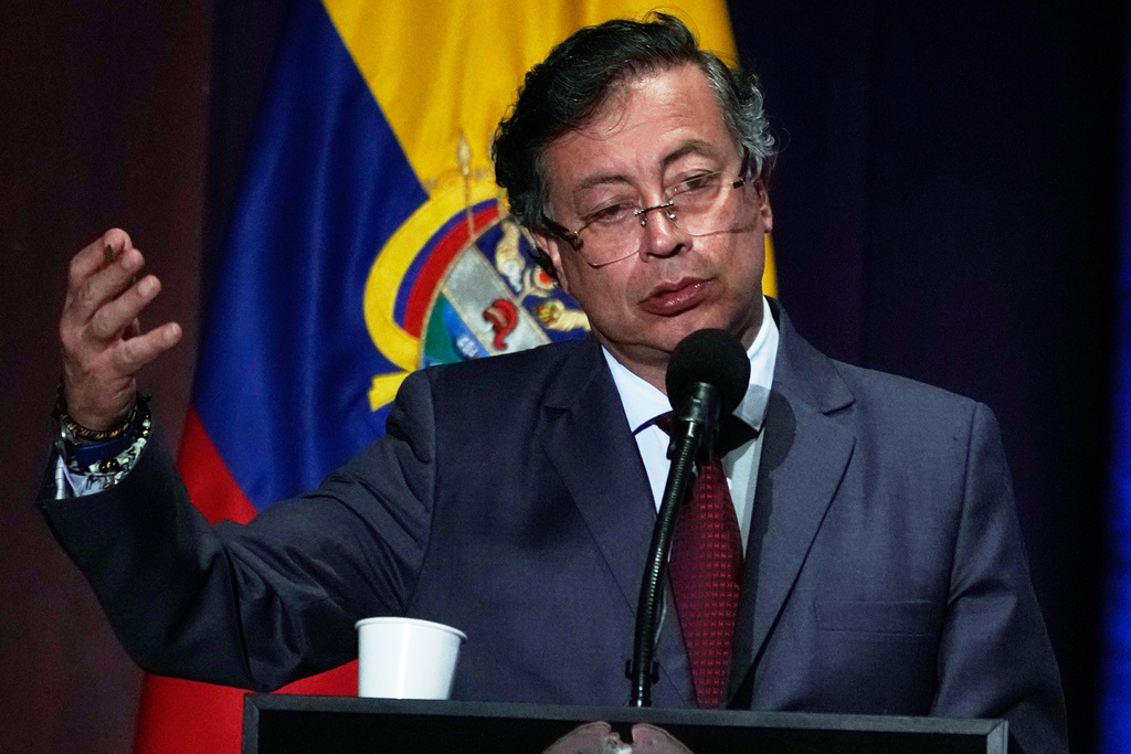 Petro rechaza dichos de Trump sobre posibles ataques, pide que no "amenace" soberanía de Colombia