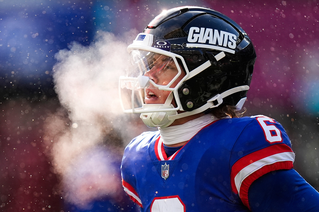 New York Giants quarterback Jaxson Dart (6) runs onto the field during the second quarter of an NFL football game against the Washington Commanders, Sunday, Dec. 14, 2025, in East Rutherford, N.J. (AP Photo/Seth Wenig)