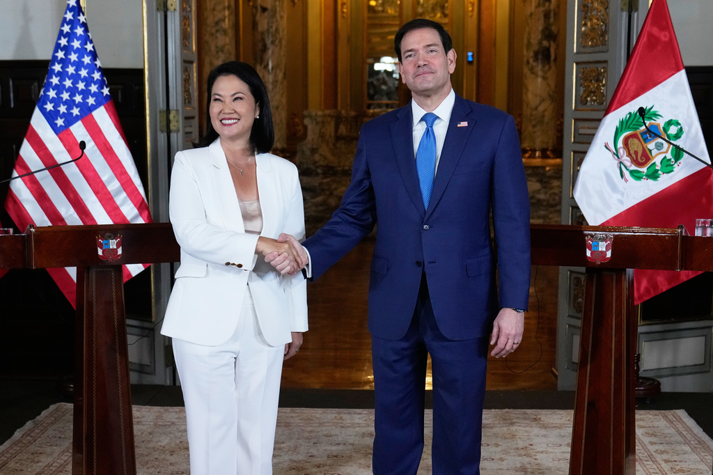 U.S. Secretary of State Marco Rubio, right, and Peruvian President Keiko Fujimori shake hands after a joint news conference at the presidential palace in Lima, Peru, Thursday, Sept. 10, 2026. (AP Photo/Martin Mejia, Pool)