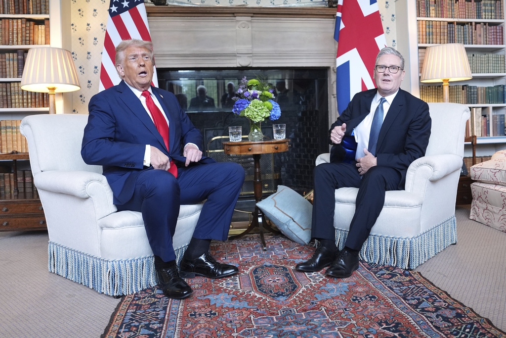 President Donald Trump meets Britain's Prime Minister Keir Starmer at Chequers near Aylesbury, England, Thursday, Sept. 18, 2025. (AP Photo/Evan Vucci)