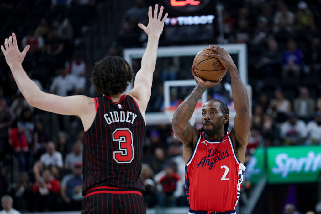 Los Angeles Clippers forward Kawhi Leonard, right, looks to shoot against Chicago Bulls guard Josh Giddey, left, during the first half of an NBA basketball game Friday, March 13, 2026, in Inglewood, Calif. (AP Photo/Ryan Sun)