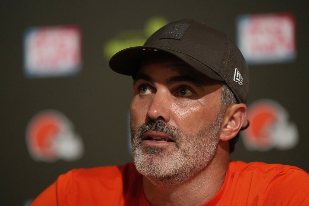 Cleveland Browns head football coach Kevin Stefanski talks after an NFL football game against the Green Bay Packers Sunday, Sept. 21, 2025, in Cleveland. (AP Photo/Sue Ogrocki)
