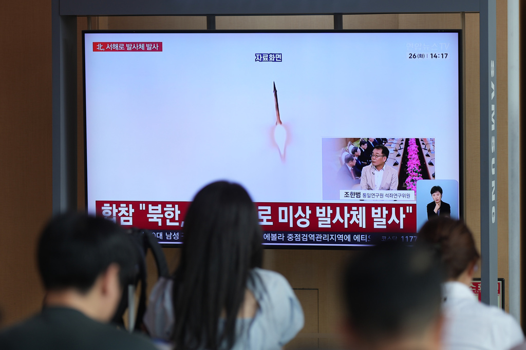 A TV screen shows a reporting of North Korea's unidentified projectile with file footage during a news program at the Seoul Railway Station in Seoul, South Korea, Tuesday, May 26, 2026. (AP Photo/Lee Jin-man)
