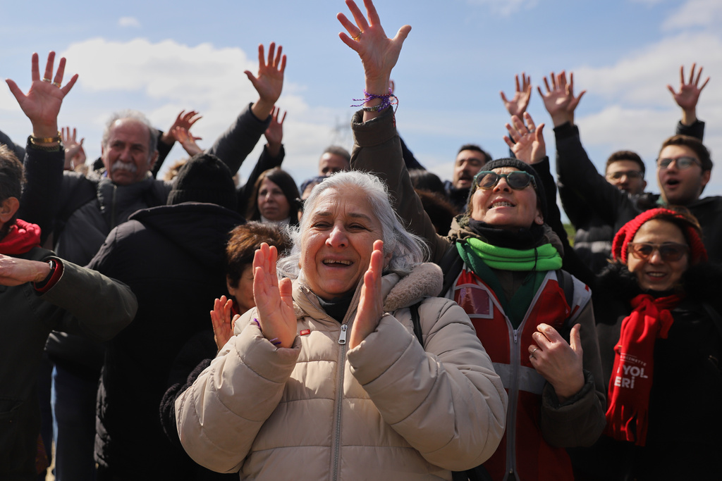 Supporters shout slogans outside Silivri prison, where Istanbul jailed Mayor Ekrem Imamoglu stands trial accused of widespread corruption, west of Istanbul, Turkey, Monday, March 9, 2026. (AP Photo/Dilara Acikgoz)