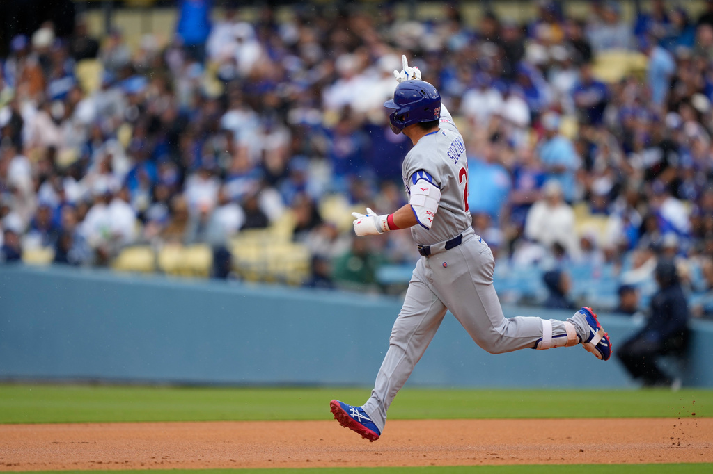 Chicago Cubs Seiya Suzuki gestures after hitting a solo home run during the second inning of a baseball game against the Los Angeles Dodgers, Saturday, April 25, 2026, in Los Angeles. (AP Photo/Mark J. Terrill)